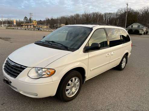 Nice 06 Chrysler Town and Country Minivan - cars & trucks - by owner... for sale in mosinee, WI