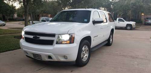 2013 Chevrolet Suburban - SUV (White 8500.00 OBO) - cars & trucks -... for sale in Sugar Land, TX