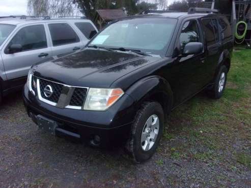 2006 Nissan Pathfinder 4 x 4 (3) Row Seat for sale in fall creek, WI
