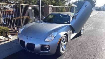 Amazing condition 2007 Pontiac Solistice - cars & trucks - by owner... for sale in Redmond, OR