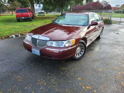Lincoln Towncar Signature Series 117,000 - cars & trucks - by owner... for sale in Tumwater, WA