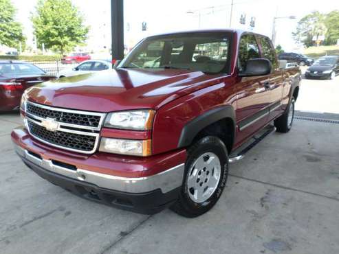 2007 Chevy Chevrolet Z71 Silverado 4x4 MINT CONDITION for sale in Tallahassee, FL