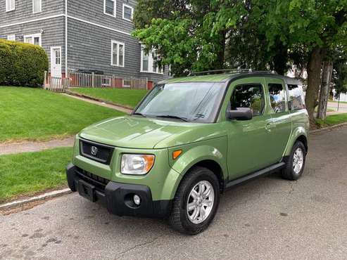 2006 HONDA ELEMENT GARAGE KEPT SUNROOF GAS SAVER 4CYL 106K CLEAN for sale in BOSTON MASS, MA