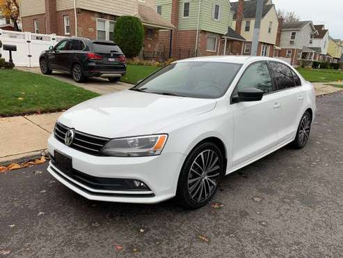 2016 VOLKSWAGEN JETTA 1.8T SPORT 1.8L turbo PZEV Auto **A Must See**... for sale in Elmont, NY