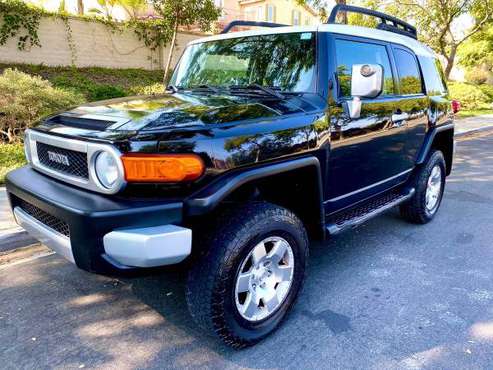 2007 TOYOTA FJ CRUISER 4X4 NICELY LOADED, V6, FULLY SERVICED - cars... for sale in San Diego, CA