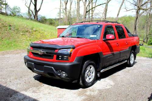 2005 Chevy Avalanche Z71 4x4 Low Miles Loaded - - by for sale in Lisbon, OH