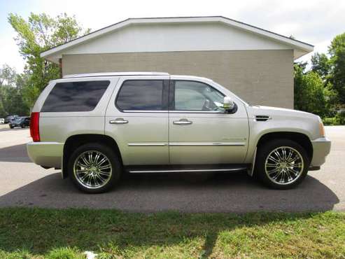 2007 cadillac escalade 111xxx miles new tires for sale in Montrose, MN
