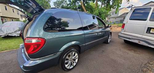 2006 Chrysler Town & Country - Limited - cars & trucks - by owner -... for sale in Plainfield, NJ