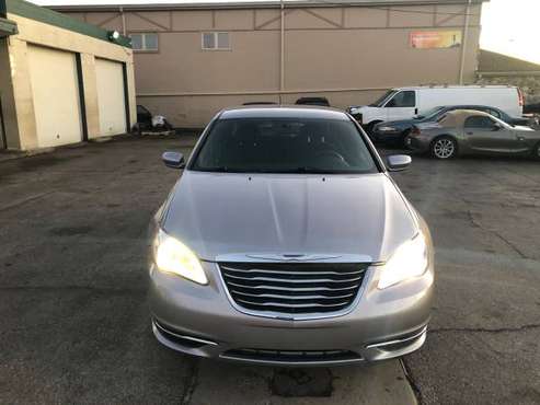 2013 Chrysler 200 - cars & trucks - by dealer - vehicle automotive... for sale in milwaukee, WI