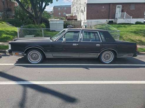 1988 Lincoln Continental Signature/Low Miles - cars & trucks - by... for sale in Philadelphia, PA