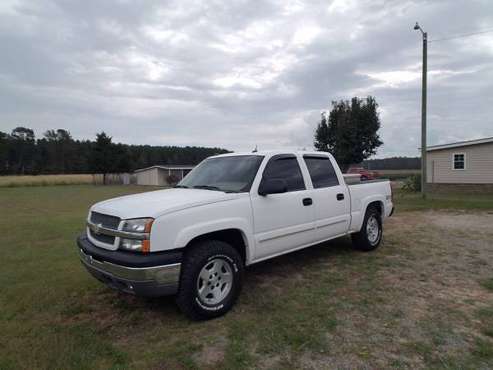 2005 Chevy Silverado Z71 Crew Cab 4x4, NICE CLEAN TRUCK for sale in Dunn, NC