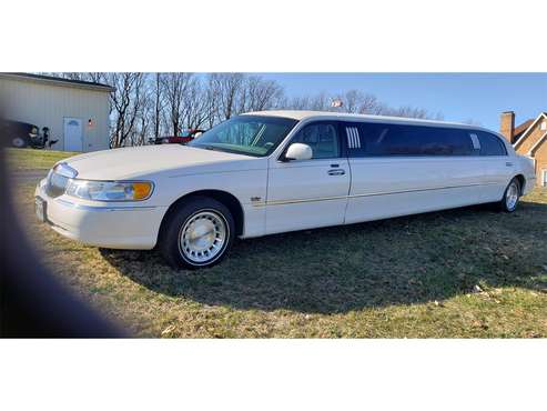 2001 Lincoln Town Car for sale in Carlisle, PA