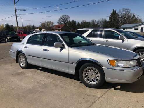1998 Lincoln Town Car - - by dealer - vehicle for sale in Bemidji, MN
