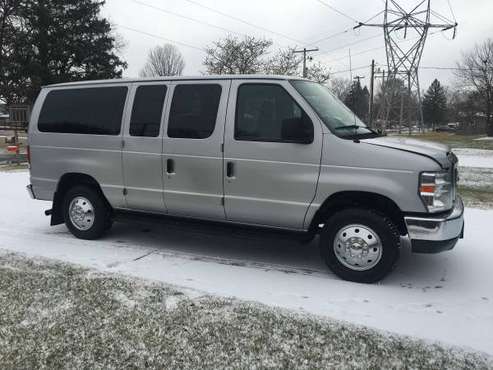 FORD E350 12 PASSENGER VAN - - by dealer - vehicle for sale in URBANA, IL