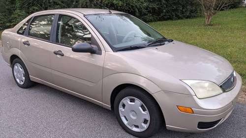 DRIVEN LESS THAN 6000 MILES YEAR-2006 FORD FOCUS SE-30 MPG-GARAGE... for sale in Powder Springs, TN