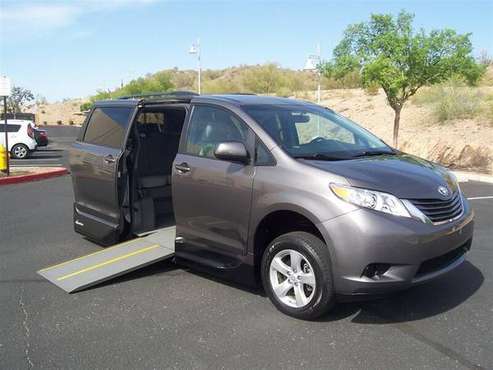 2017 Toyota Sienna LE Wheelchair Handicap Mobility Van - cars & for sale in Phoenix, OR