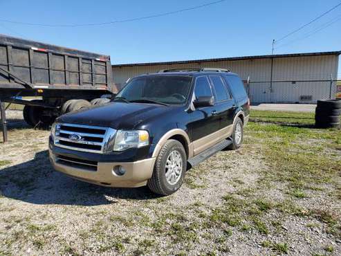 2012 Ford Expedition XLT - cars & trucks - by owner - vehicle... for sale in Muscle Shoals, AL