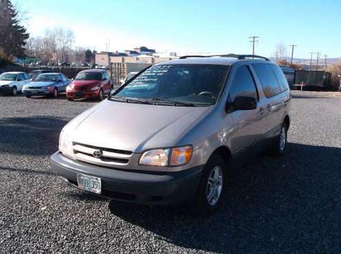 2000 TOYOTA SIENNA LE - cars & trucks - by dealer - vehicle... for sale in Klamath Falls, OR