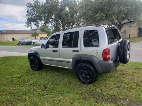2004 jeep liberty 156k miles runs excellent 2900obo for sale in Port Saint Lucie, FL