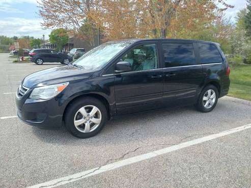 10 VW ROUTAN LUXURY MINIVAN Leather-Captain Chairs-DVD Maint for sale in East Derry, NH