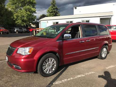 2016 Chrysler Town & Country Limited Passenger Van for sale in Newberg, OR