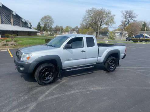2005 Toyota Tacoma 4x4 5 speed 1-owner Clean Car Fax for sale in Spencerport, NY