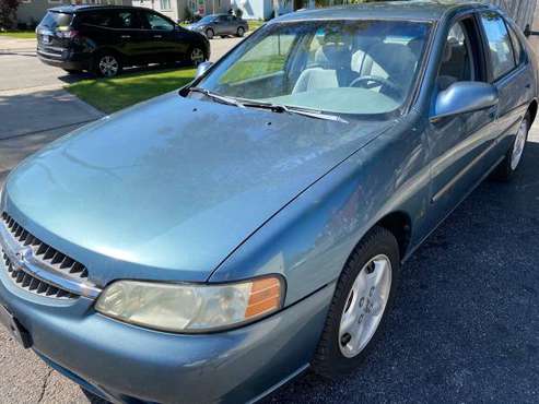 2001 Nissan Altima GXE - cars & trucks - by dealer - vehicle... for sale in Des Plaines, IL