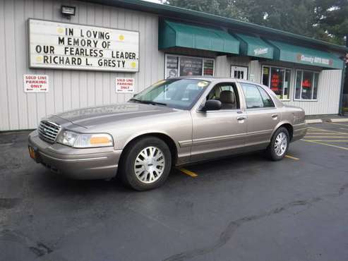 2004 FORD CROWN VICTORIA FULLY LOADED 800.00 DOWN FREE TV - cars &... for sale in Machesney Park, IL