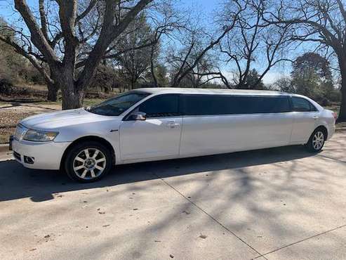 Party Limousine Towncar - cars & trucks - by owner - vehicle... for sale in irving, TX