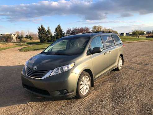 2014 Toyota Sienna XLE AWD for sale in IL