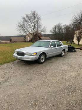 1996 Lincoln Town Car - cars & trucks - by owner - vehicle... for sale in Winchester, KS
