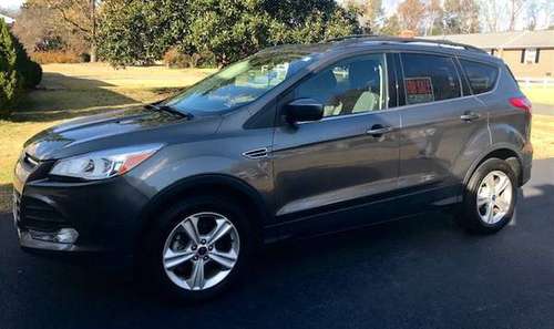 FORD ESCAPE SE, 2013 (Imagine gift with pretty red bow) - cars &... for sale in Mechanicsville, VA