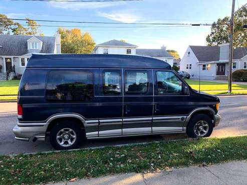 CONVERSION VAN COUCH ON WHEELS 2001 FORD for sale in Freeport, NY