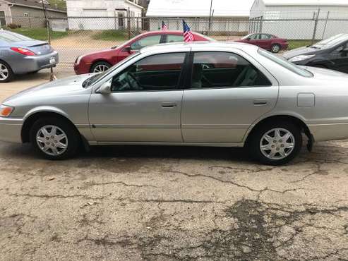 2000 Toyota Camry GREAT ON GAS!! - cars & trucks - by dealer -... for sale in Clinton, IA