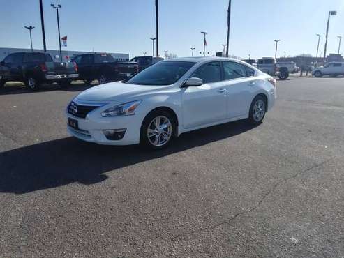 2015 Nissan Altima SL Sedan (Leather, Nav, Roof)68,000 miles - cars... for sale in Forest Lake, MN