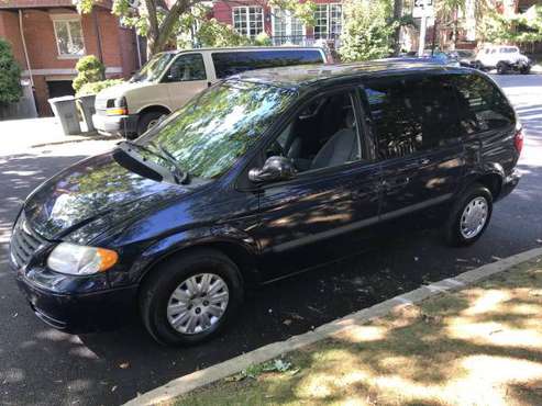2007 Chrysler town and country for sale in Ozone Park, NY
