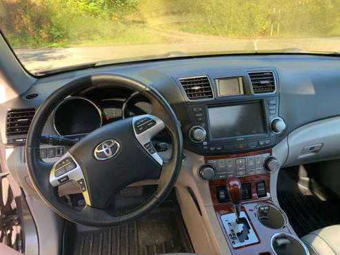 Toyota Highlander - cars & trucks - by owner - vehicle automotive sale for sale in Mount Airy, NC