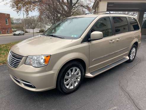 2016 CHRYSLER TOWN & COUNTRY - TOURING - 3.6L V6 - CLEAN & RUNS... for sale in York, PA