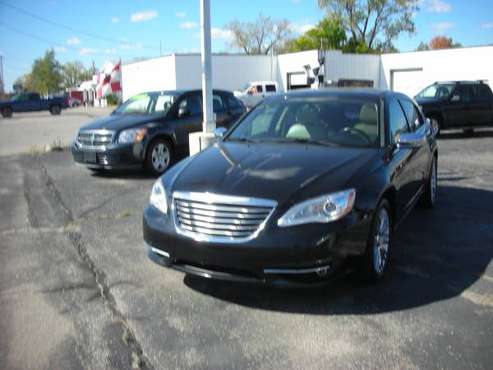 2013 CHRYSLER 200 LIMITED LOW MILES - cars & trucks - by dealer -... for sale in DEFIANCE, IN