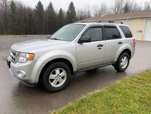 Nice 2008 Ford Escape XLT - cars & trucks - by owner - vehicle... for sale in Holland , MI