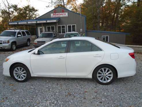 2012 Toyota Camry XLE * 2.5L / 35 MPG * Sunroof / Leather - cars &... for sale in Hickory, IL