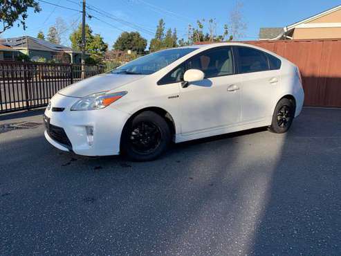 2015 TOYOTA PRIUS 1 OWNER CLEAN TITLE - cars & trucks - by dealer -... for sale in Redwood City, CA