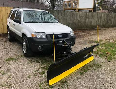 ★ 2017 MEYER SNOW PLOW ....ON 2OO6 FORD ESCAPE XLT 4 X 4 *PRIVATE... for sale in Savoy, IL