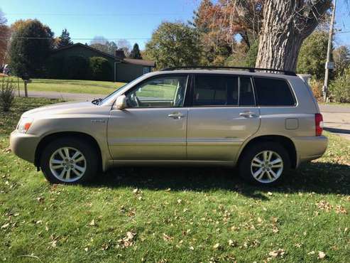 2006 Highlander Hybrid - cars & trucks - by owner - vehicle... for sale in Waunakee, WI