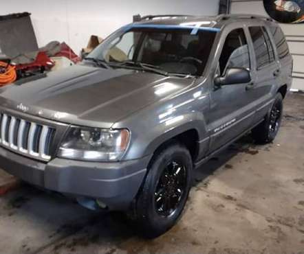 Extremely clean 2004 Jeep Grand Cherokee 4x4 w sound system - cars &... for sale in Eastpointe, MI