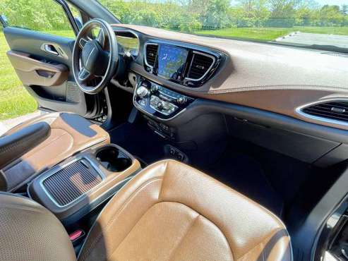 2020 Chrysler Pacifica Limited for sale in Buckner, KY