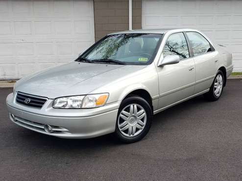 2000 Toyota Camry ONLY 102K MILES! LOOKS LIKE NEW! - cars & for sale in Middletown, OH