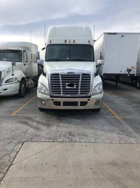 Semi truck for sale - cars & trucks - by owner - vehicle automotive... for sale in Alsip, IL