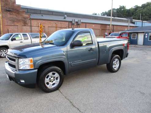 2007 Chevy Silverado 1500 Regular Cab LT (4WD) Low Miles! for sale in Dubuque, IA