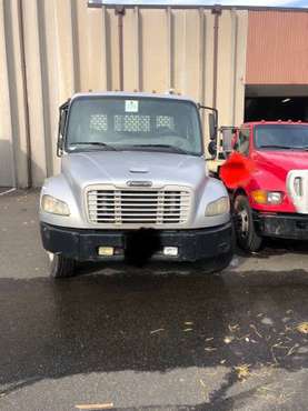 2005 FREIGHTLINER - cars & trucks - by owner - vehicle automotive sale for sale in Hyattsville, District Of Columbia